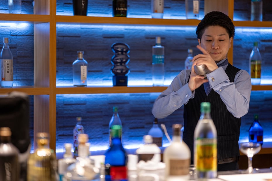 Takuya Maruyama, a bartender at Hibiya Bar