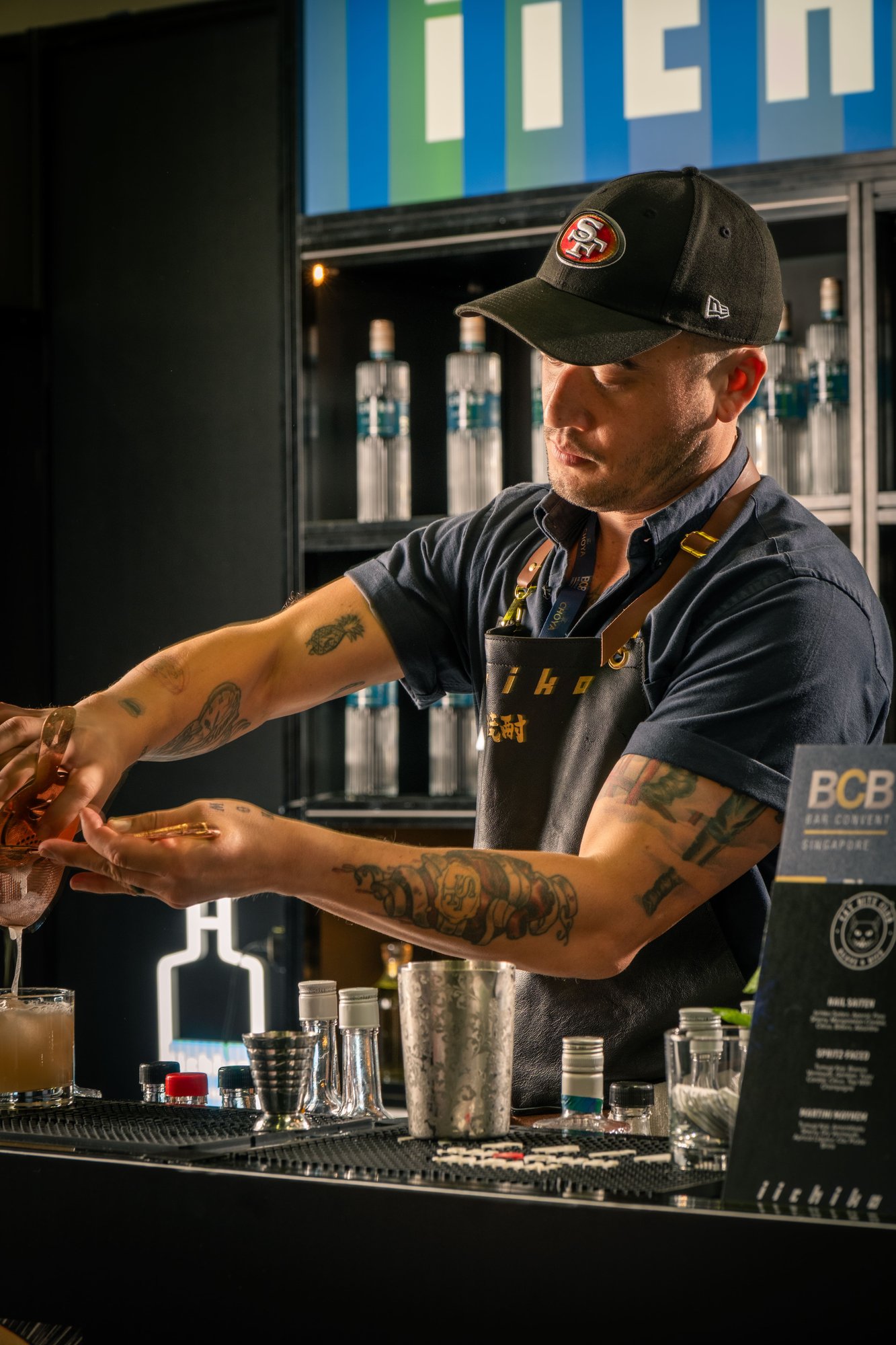 Jesse Vida of Cat Bite Club preparing cocktails at the Sanwa Shurui booth 