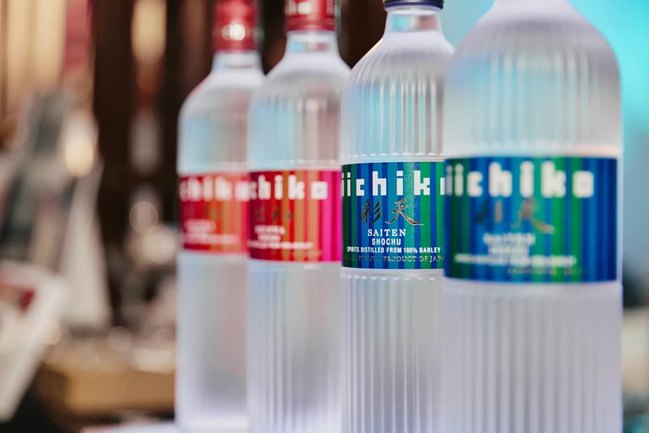 In the foreground, the blue label is iichiko Saiten; in the background, the red label is iichiko Shinwa