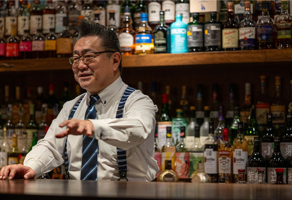 Hidetsugu Ueno, owner bartender of Bar High Five