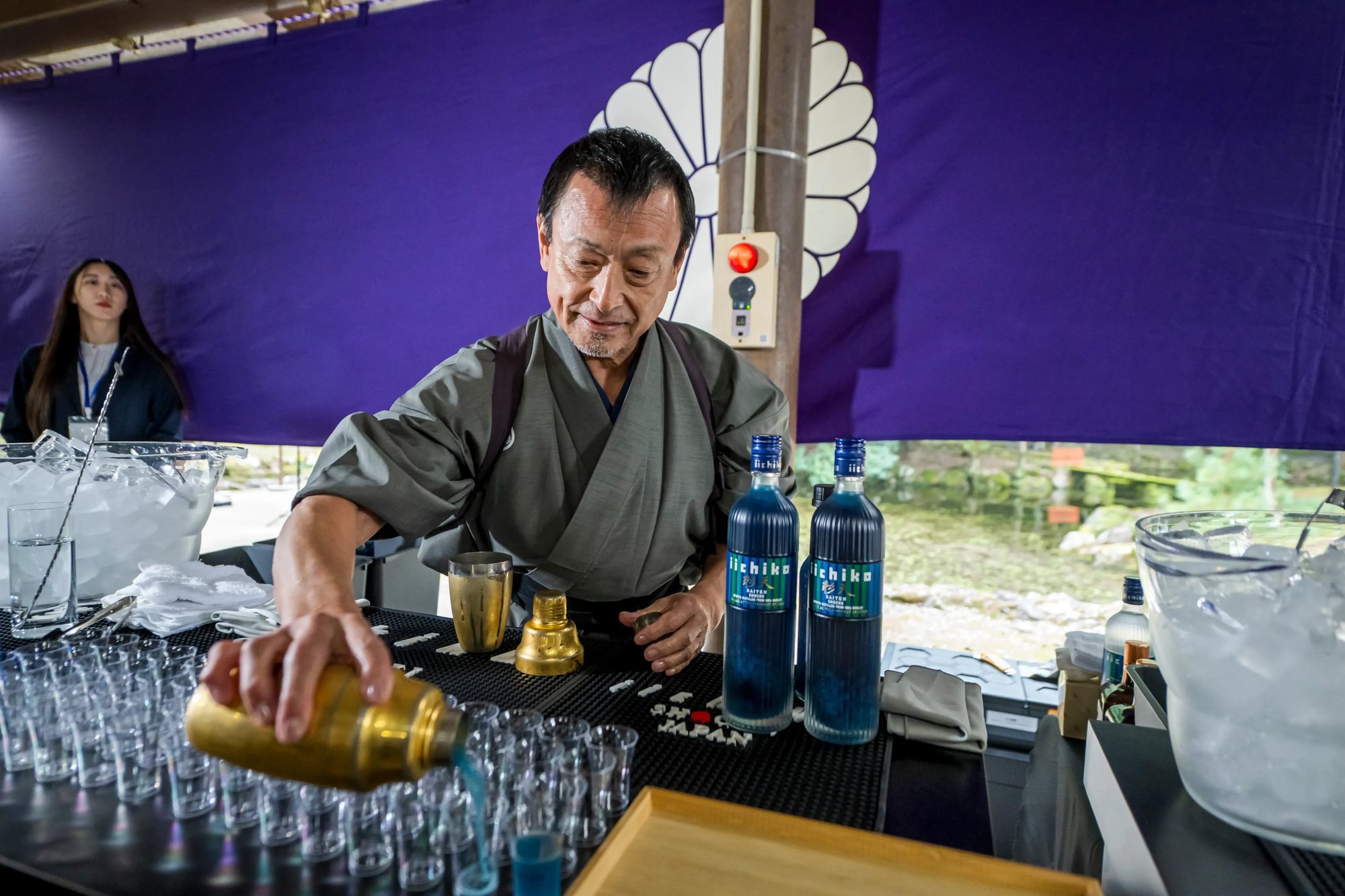 Kazuhiro Yamashita, Head of the Kyushu Chapter of the Nippon Bartenders’ Association and owner-bartender of Twins BAR