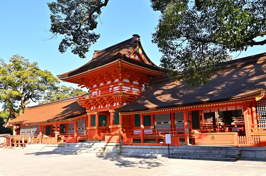 宇佐神宮の神宮本殿を囲う南中楼(みなみちゅうろう)門。「勅使(ちょくし)門」とも呼ばれる