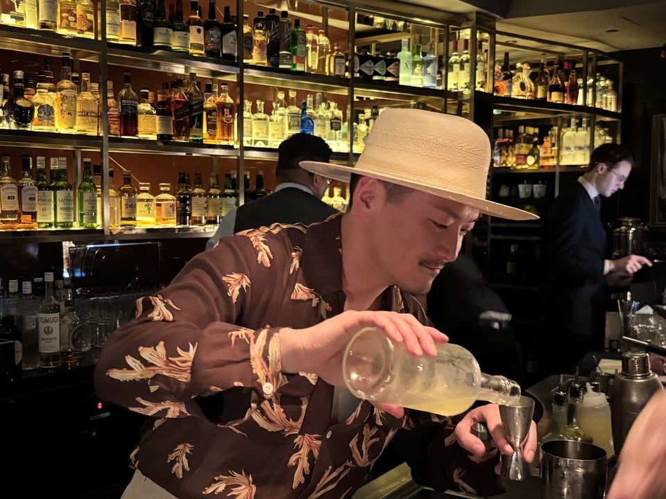 Shingo Gokan presented three tropical-style cocktails combining iichiko Saiten with fruit. 