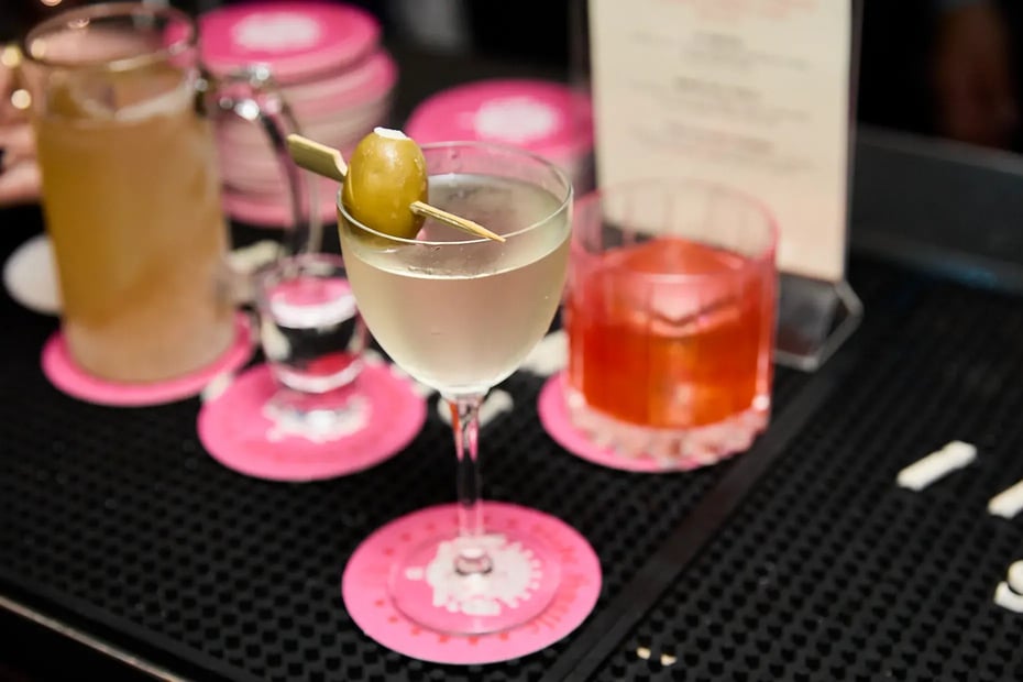 「Side Hustle」提供のカクテル「28 MARTINI」は「iichiko彩天」を使用
