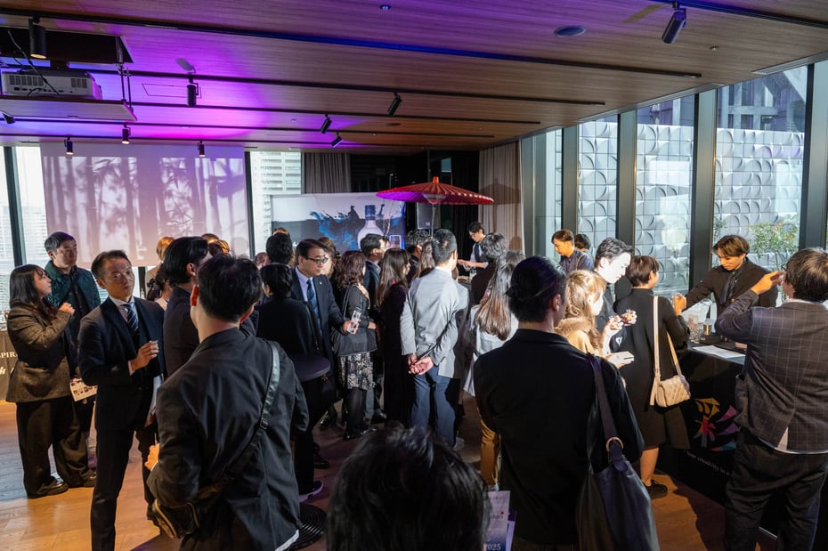 「カクテルテイスティング セッション」ではファイナリストが来場者に自作カクテルをふるまい、和やかな歓談タイムとなった