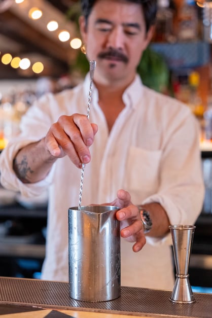 Masahiro Urushido, making cocktail.